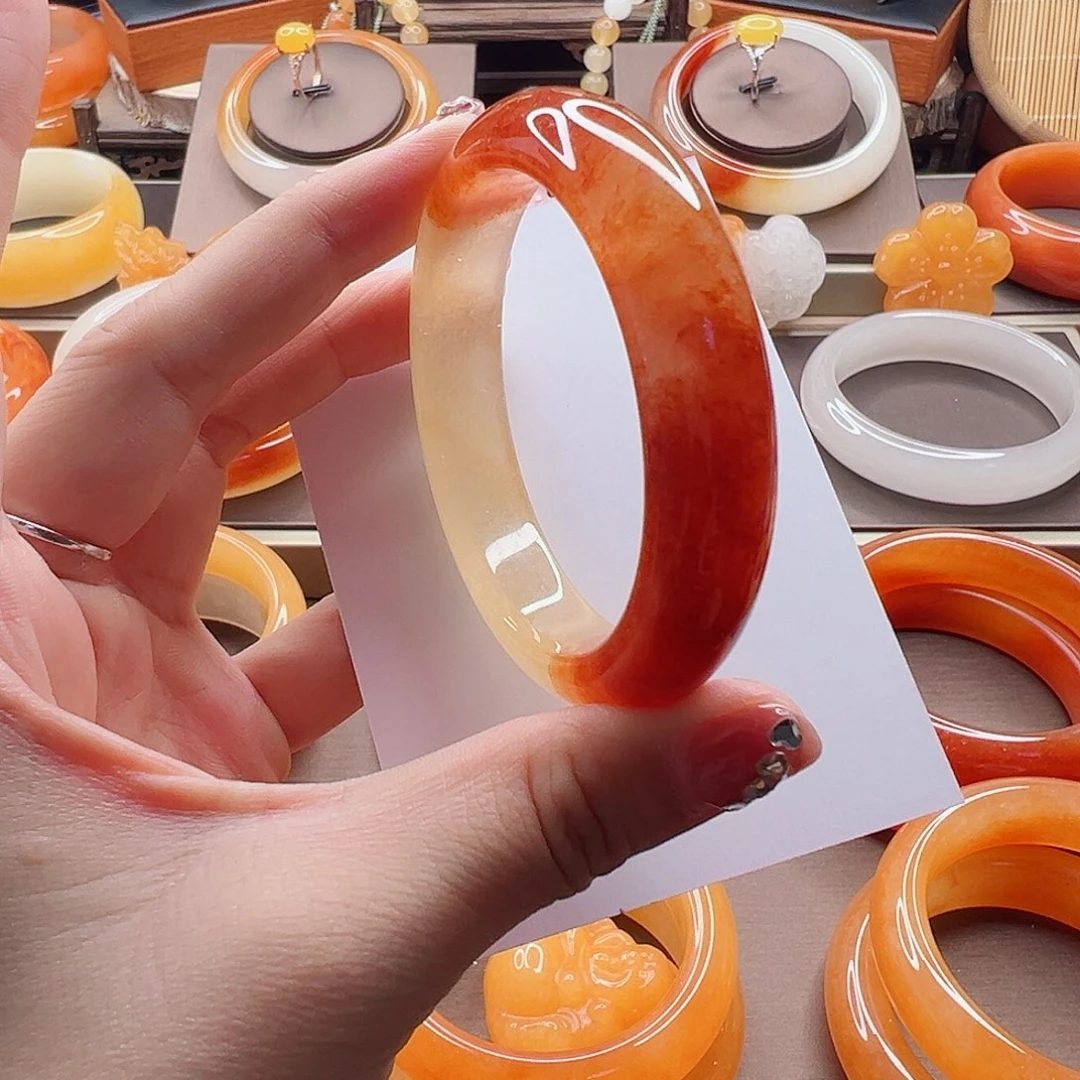 爱***姐石英质玉（黄龙玉）未镶嵌手镯