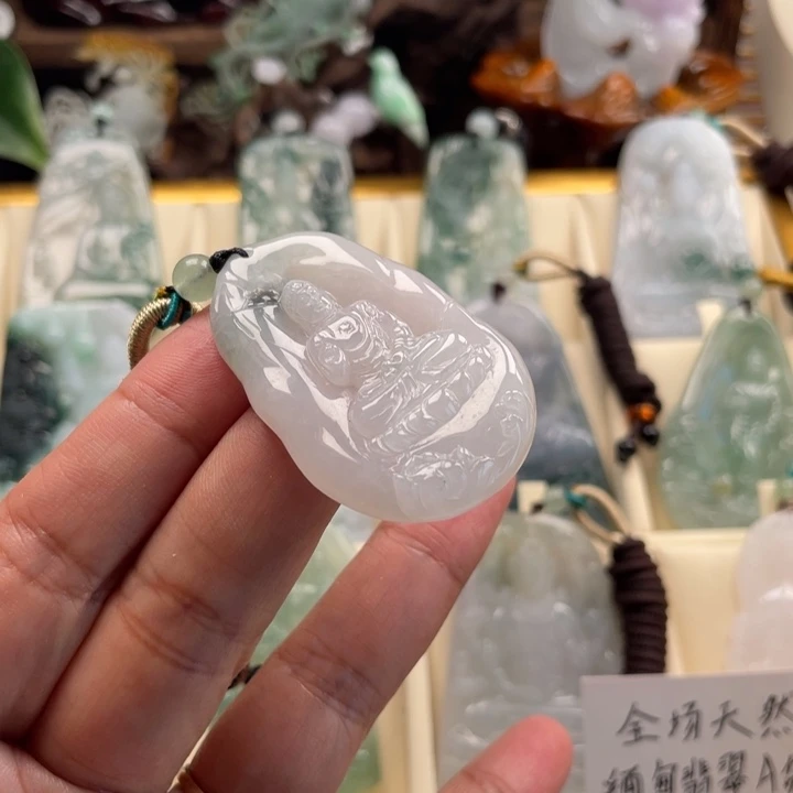 翡翠未镶嵌颈饰玉