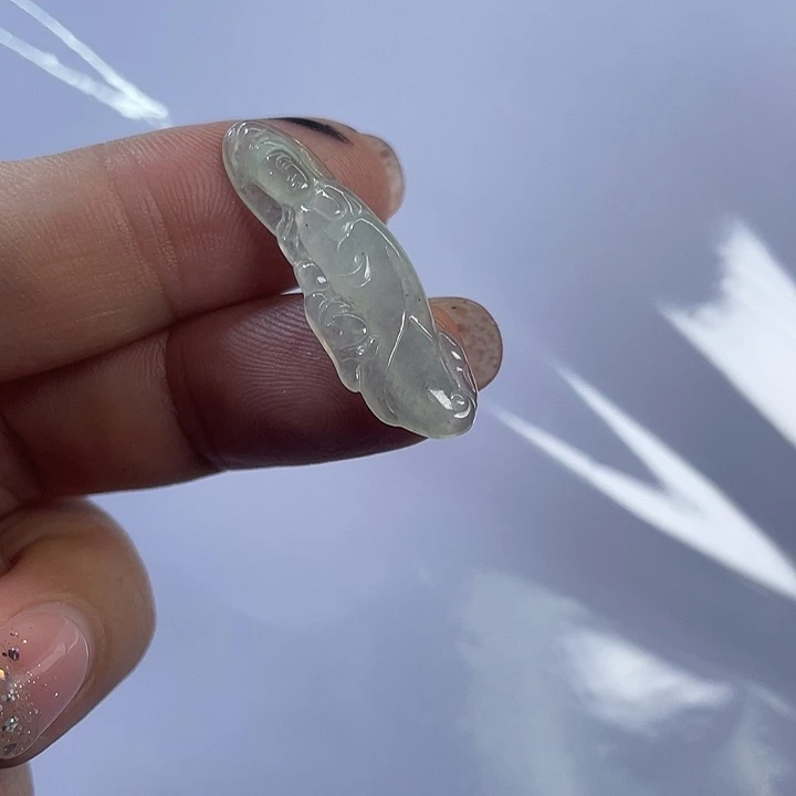 颈饰未镶嵌翡翠A货飘逸观音