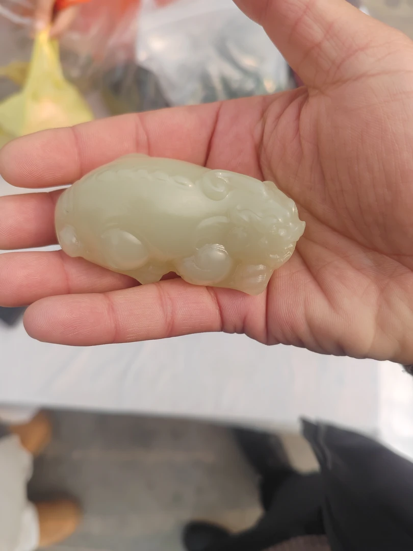 精品山料高清白天然玉石貔犰