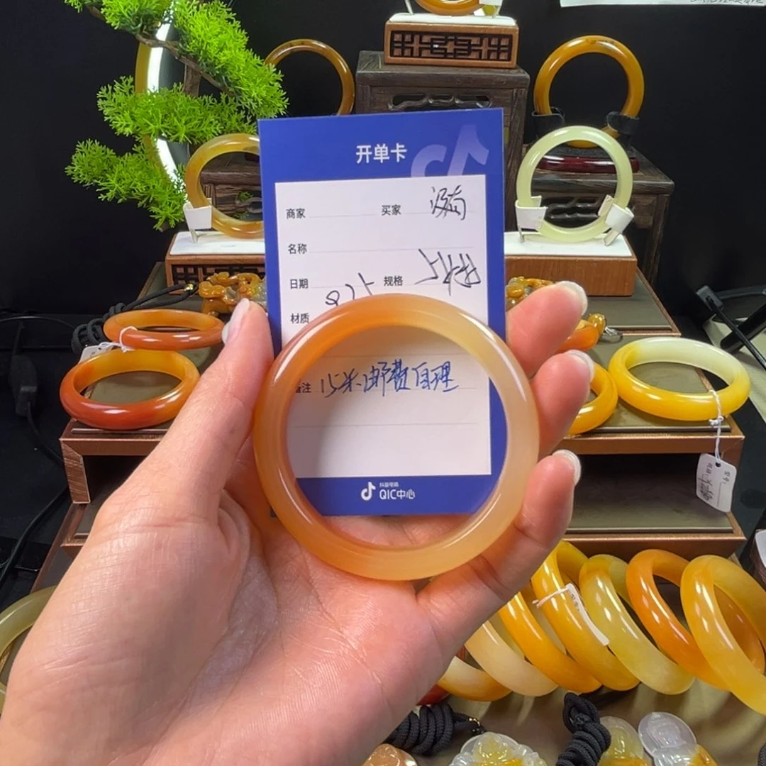 未镶嵌手镯石英质玉没**