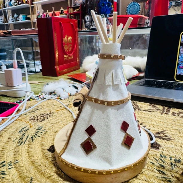 鄂温克撮罗子摆件