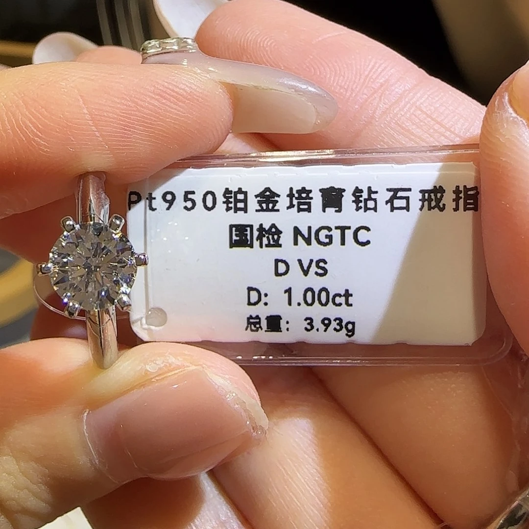 铂Pt950镶嵌实验室培育钻石一卡六爪 10