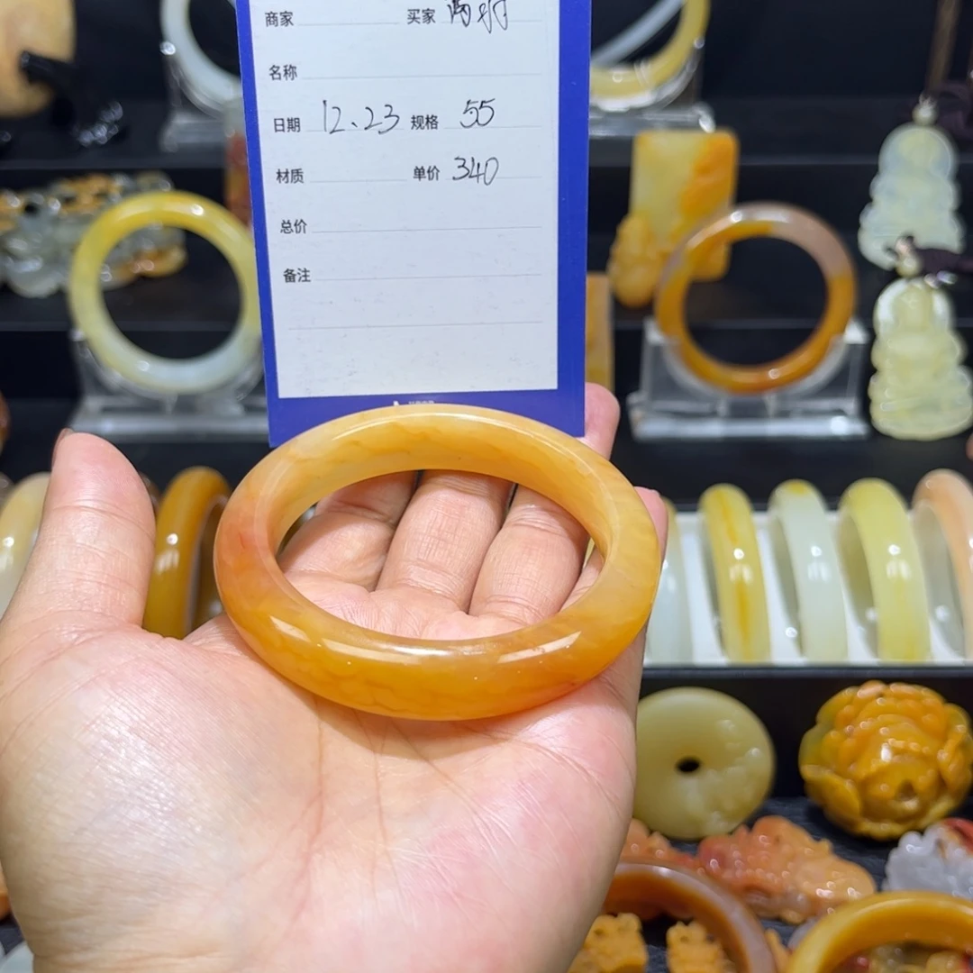 禹***羽石英质玉（黄龙玉）未镶嵌手镯