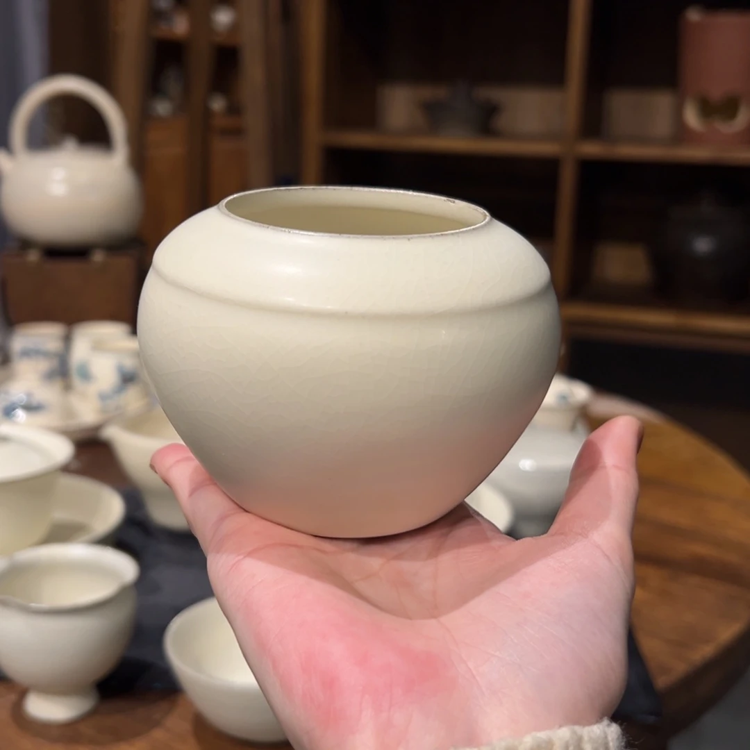 摆件陶瓷。    陶瓷。