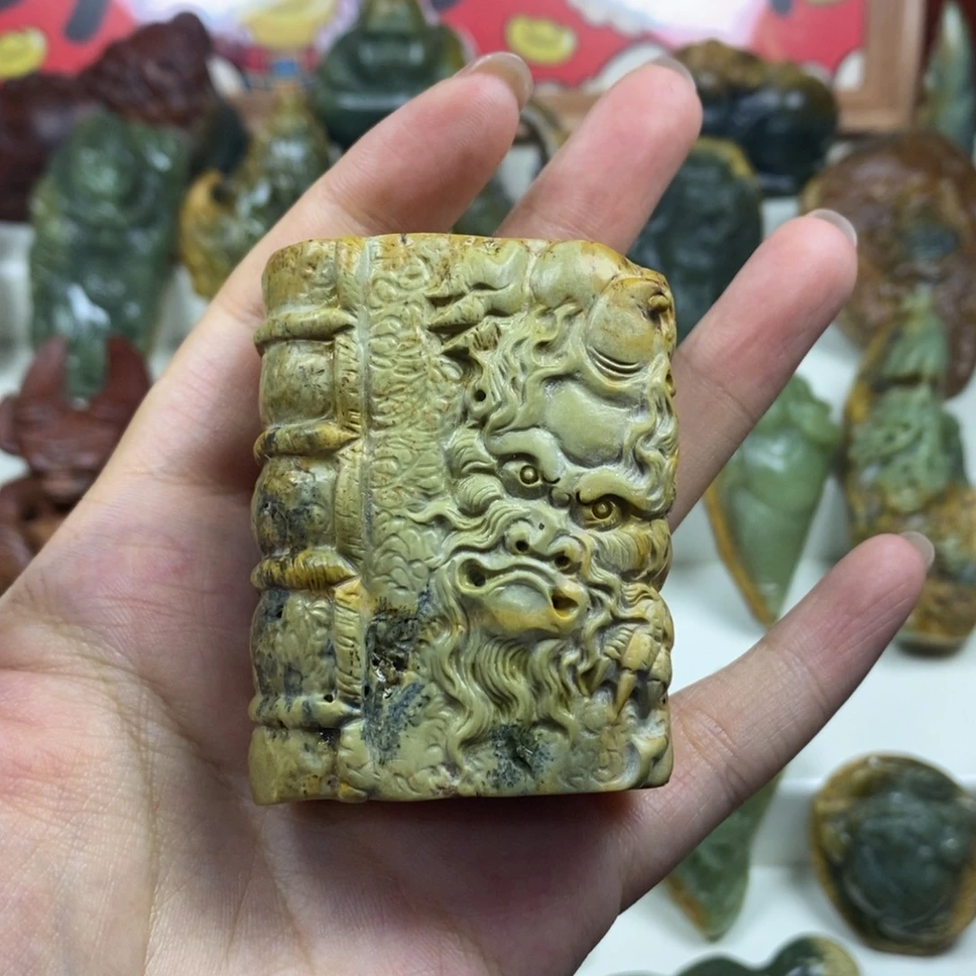 未镶嵌岫岩河磨玉（透闪石质玉）把件