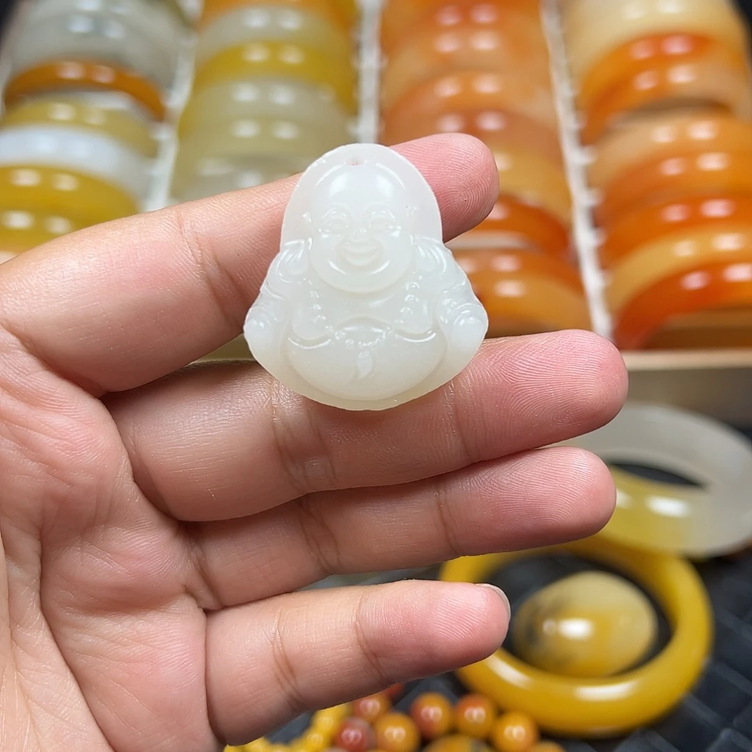 幸***上石英质玉（黄龙玉）未镶嵌手镯