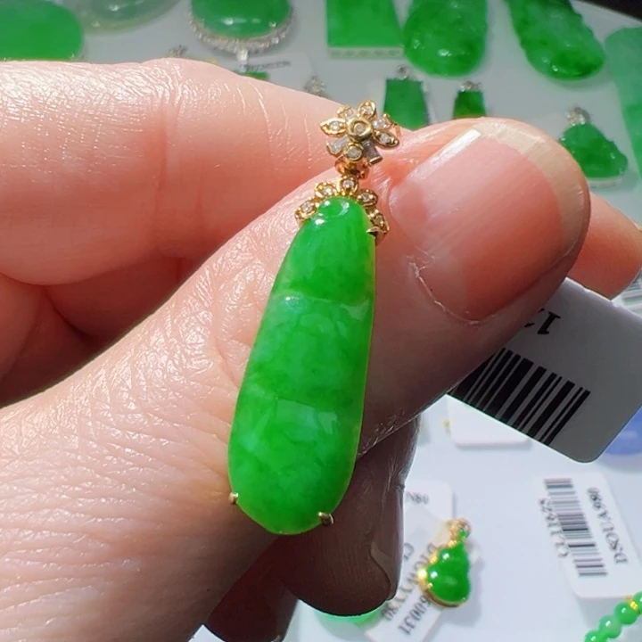 颈饰18K金镶嵌翡翠