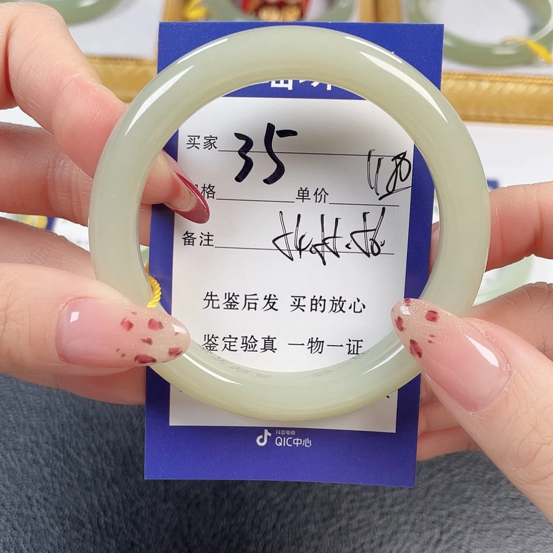 和田玉未镶嵌手镯