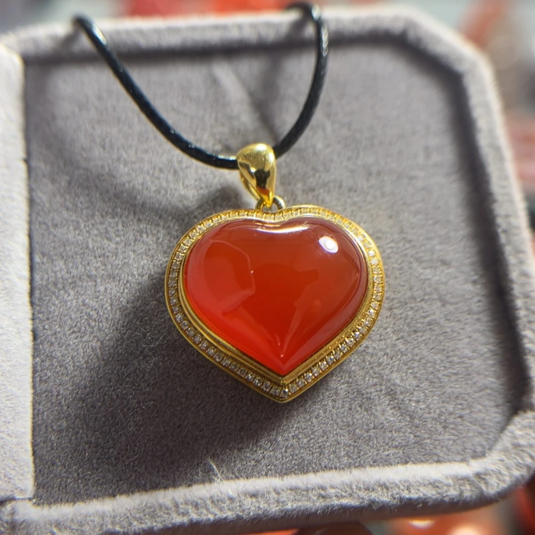 南红玛瑙吊坠18K金镶嵌萱*宝