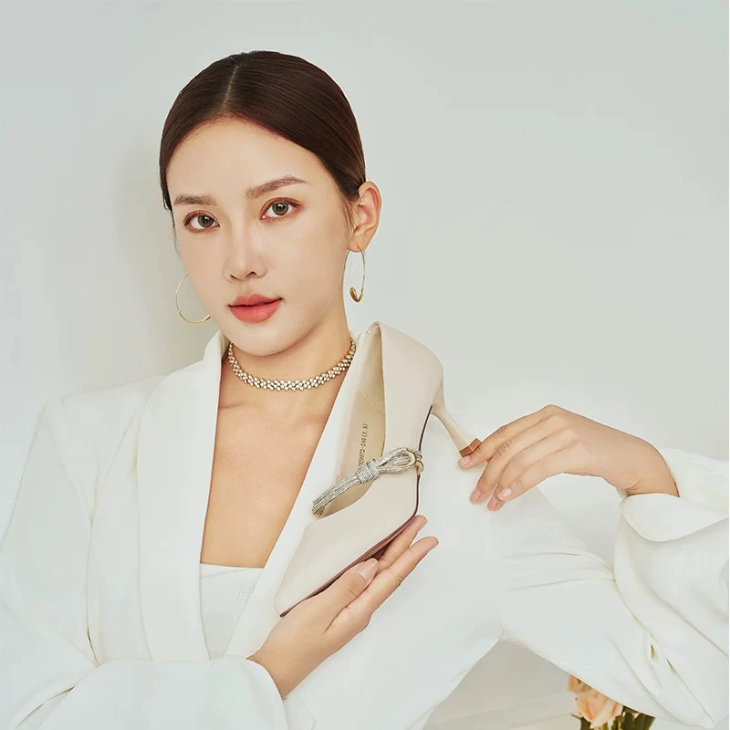 香香莉2025春季浅口女鞋高跟细跟脚背绑带上班水钻OL女单鞋D29072