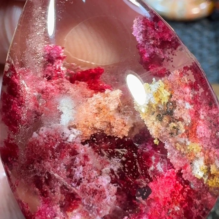 未镶嵌颈饰水晶照****星