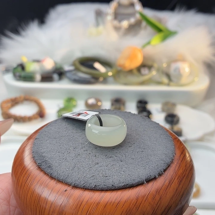 和田玉（糖玉）未镶嵌戒指b181冰白馒头16.2不退换