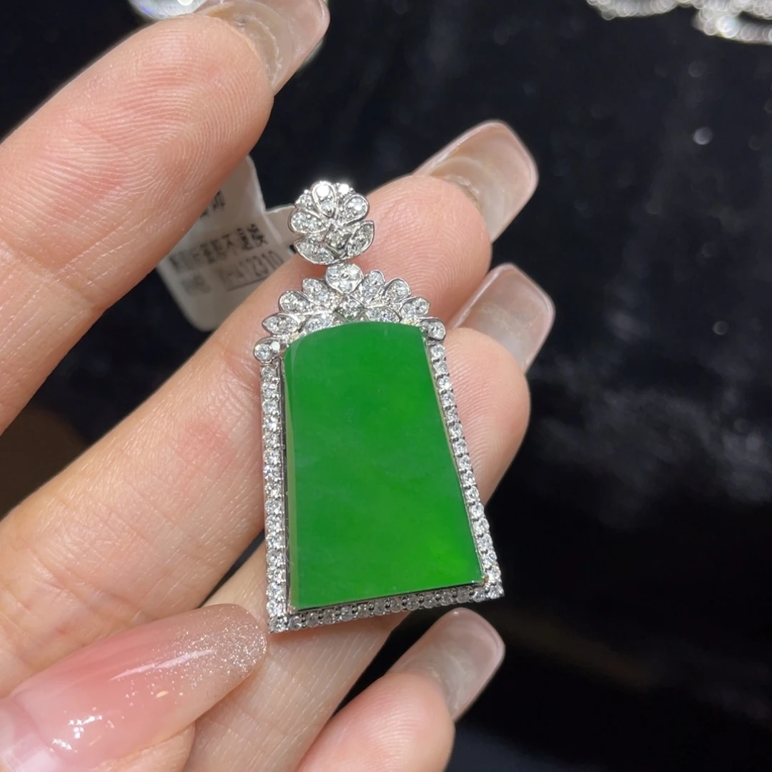 翡翠颈饰18K金镶嵌天然缅甸翡翠