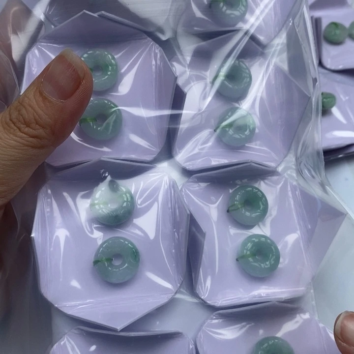 玲***️颈饰未镶嵌翡翠翡翠