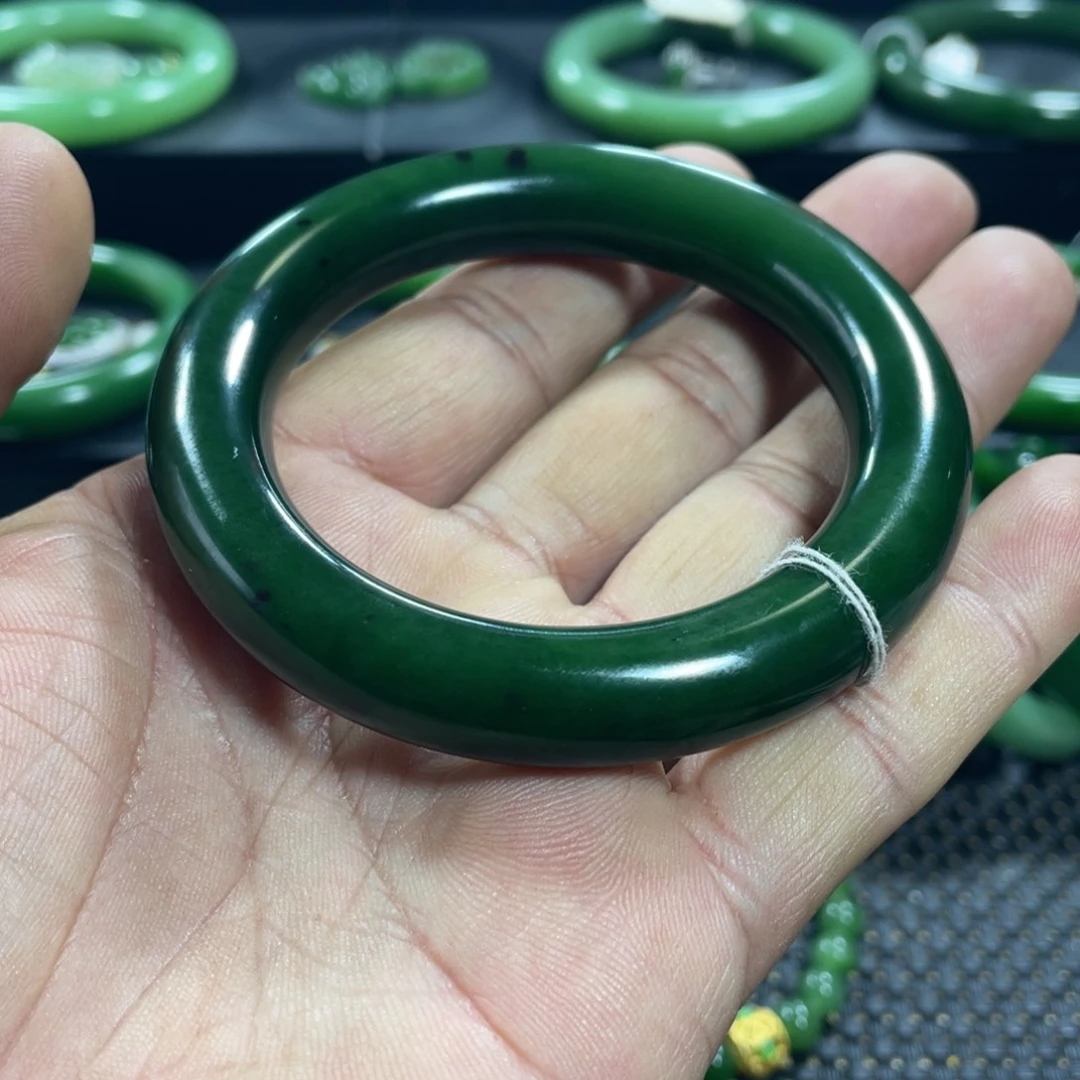 和田玉（碧玉）未镶嵌手镯