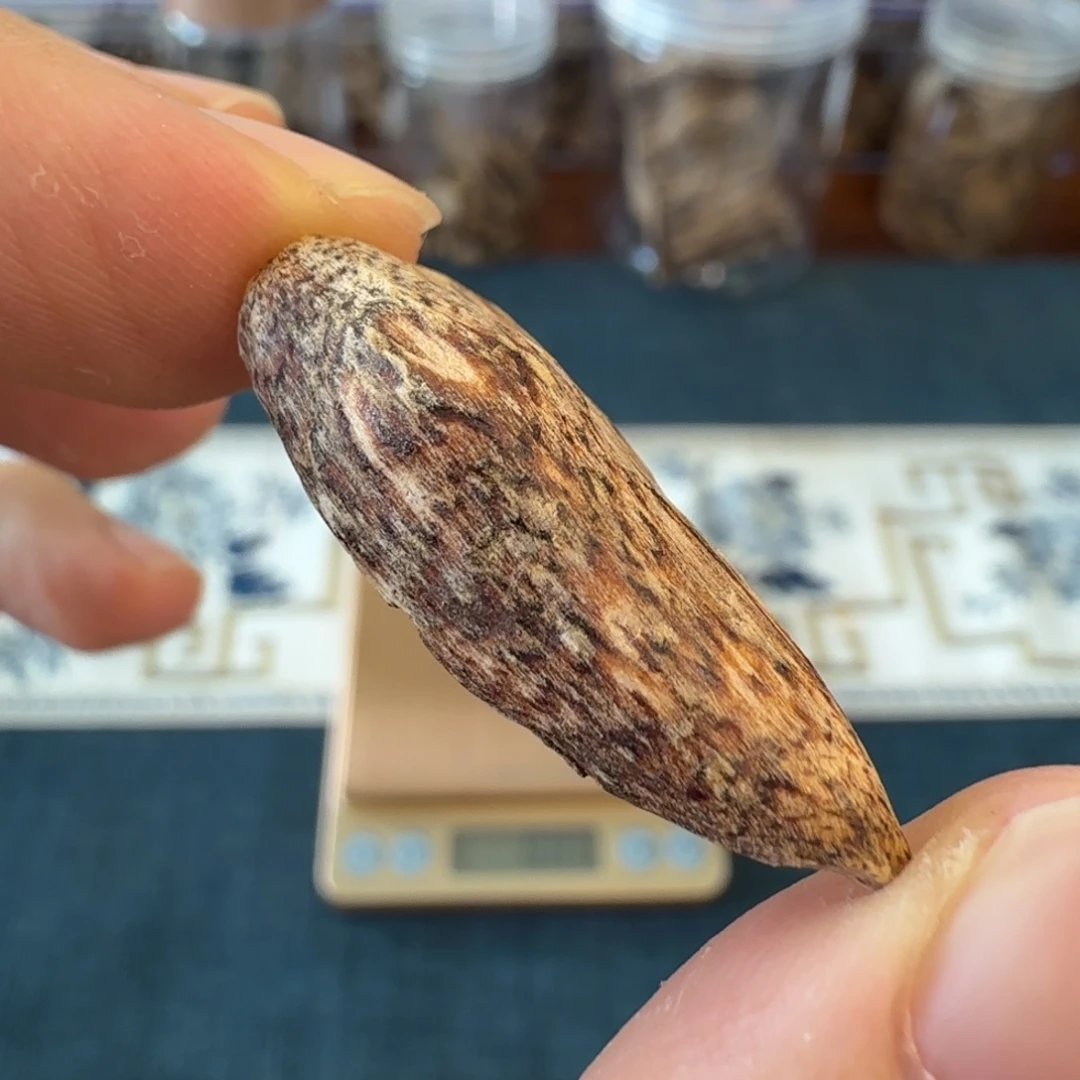 沉香海南黄油格瓜子