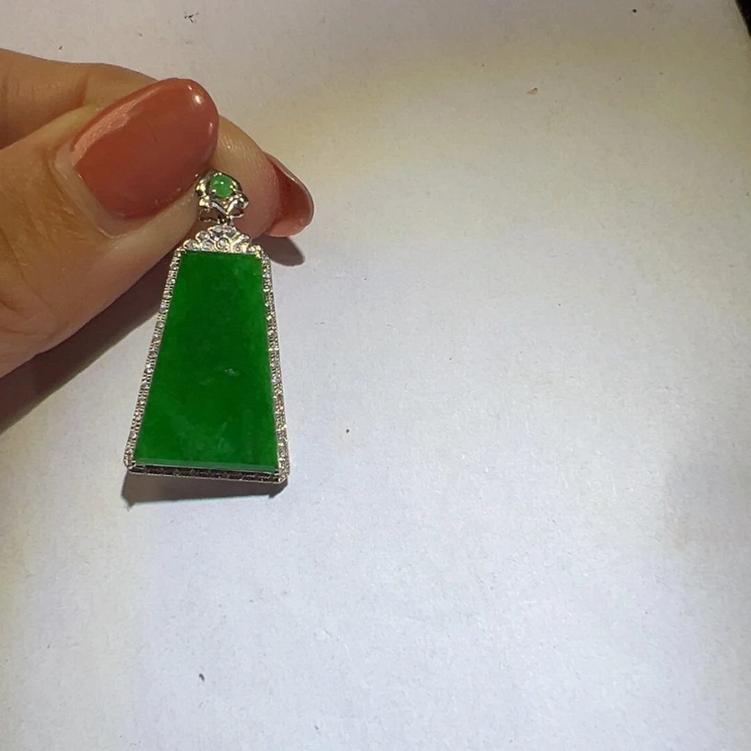 翡翠颈饰18K金镶嵌吊坠