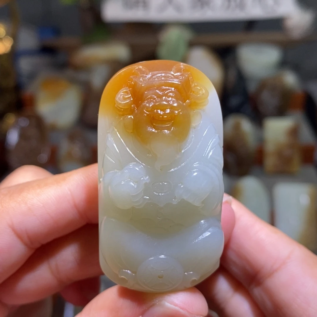 颈饰未镶嵌和田玉（糖玉）財爷爷吊坠