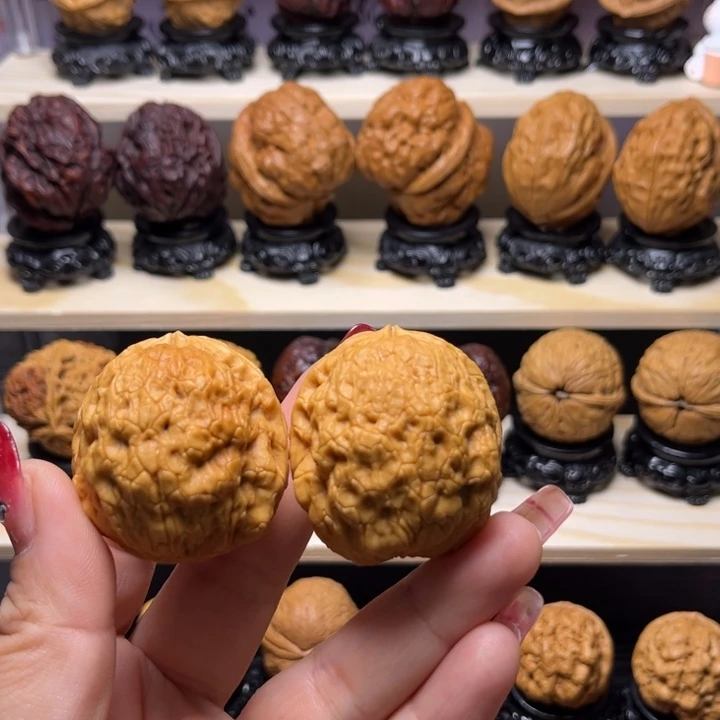 文玩核桃吊坠22w金丝绣球42尺56克