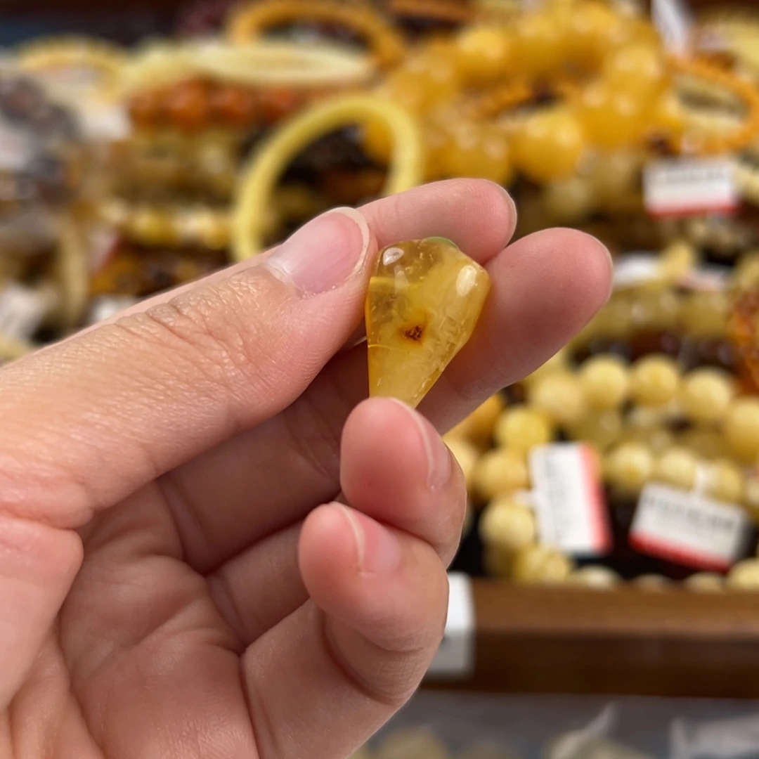 琥珀未镶嵌珠宝奇石
