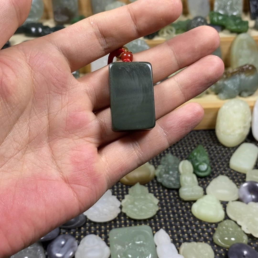 跑***心和田玉未镶嵌颈饰