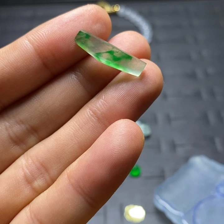 定制翡翠未镶嵌高冰色花小料