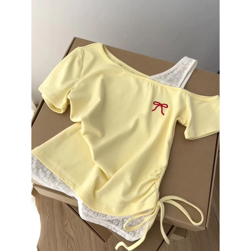 嫩黄色蕾丝露肩假两件短袖t恤女夏新款爆款掐腰显瘦修身短款上衣