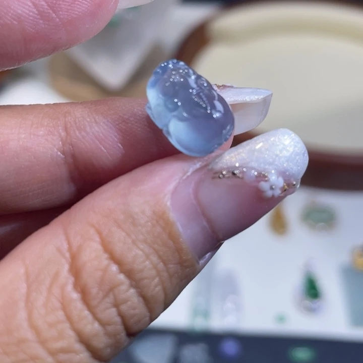翡翠未镶嵌颈饰皮皮