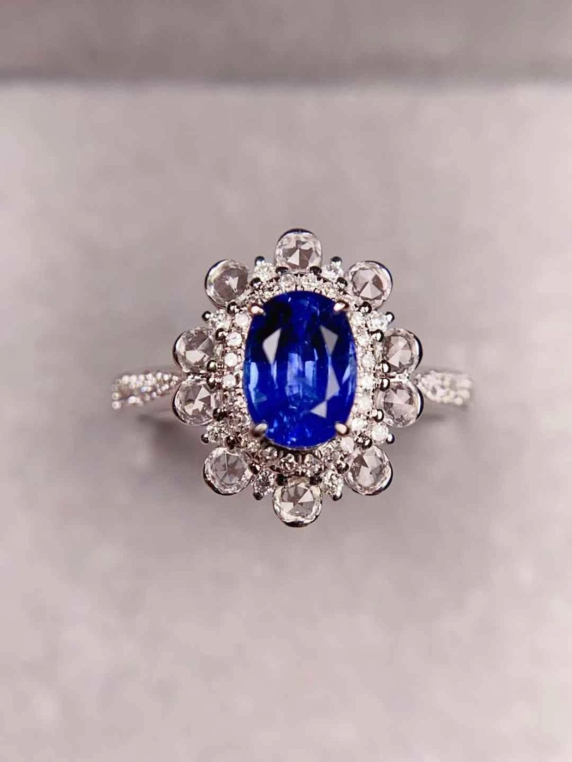 18K金天然蓝宝石戒指主石1.3克拉真金真钻镶嵌