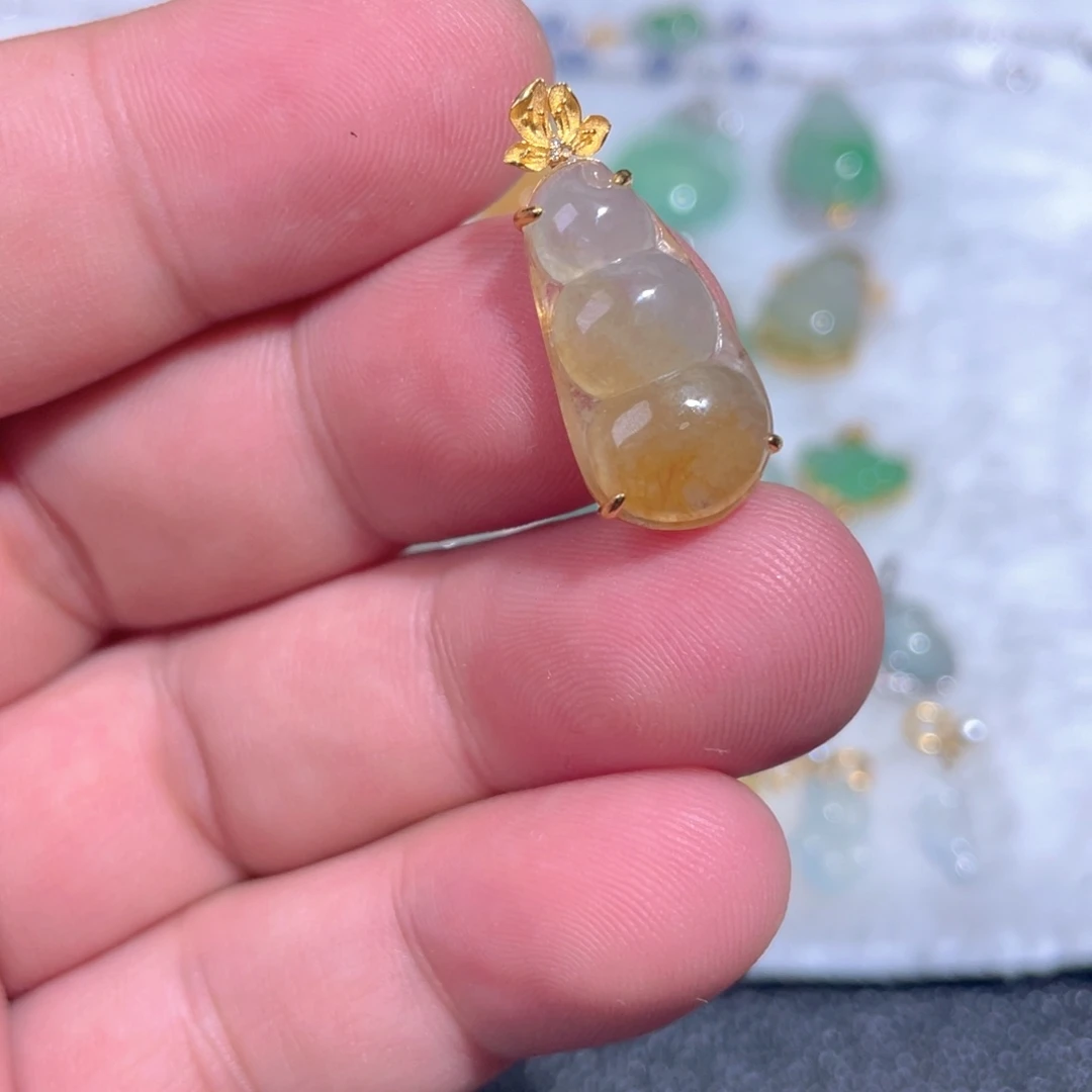 翡翠18K金镶嵌颈饰