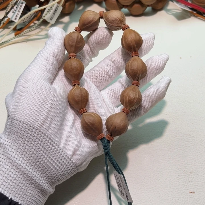 熊****梅林铁核文玩手串