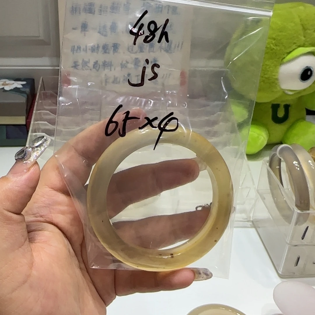 j***.玛瑙/玉髓手镯未镶嵌