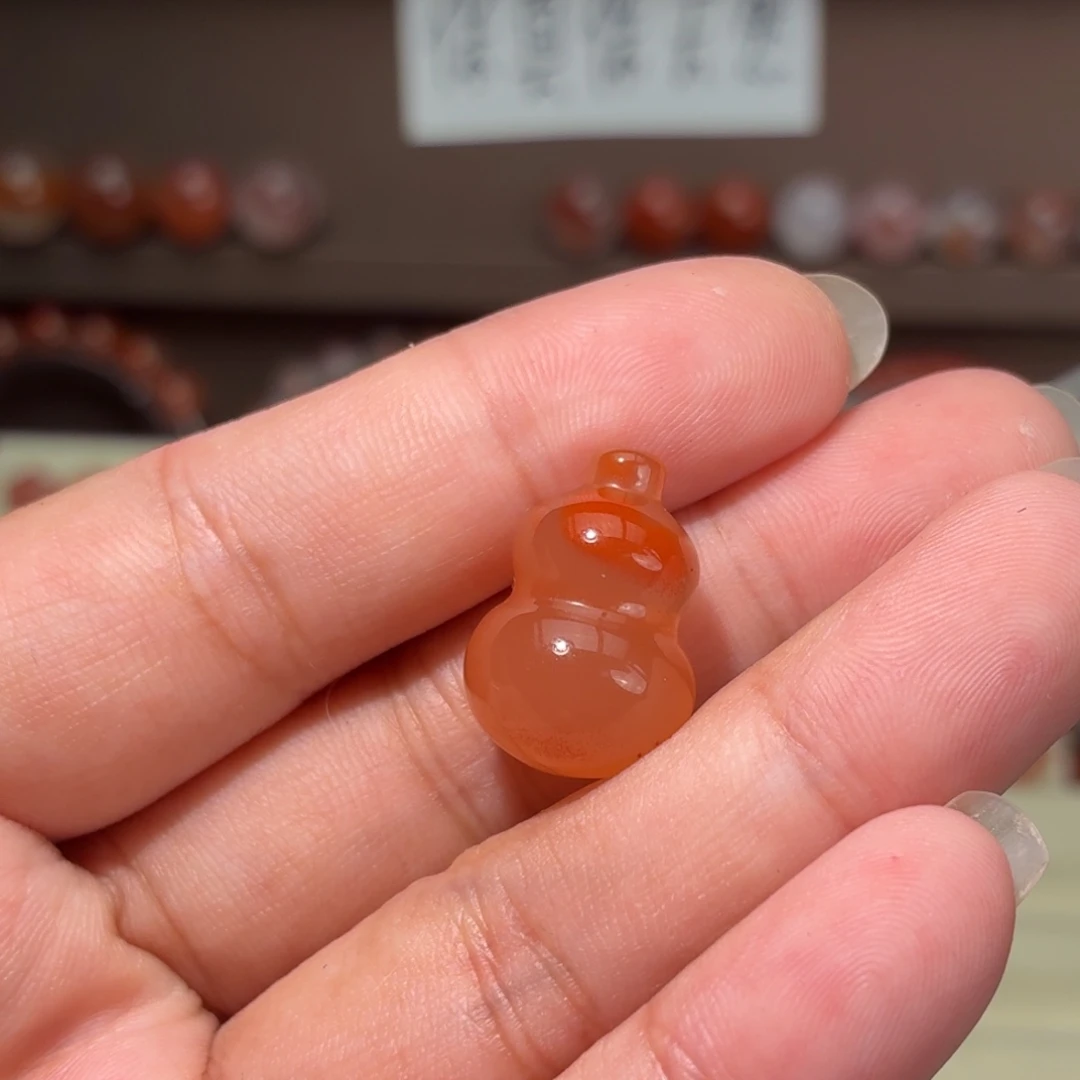 丹***姐南红玛瑙未镶嵌川料吊坠孔胖葫芦