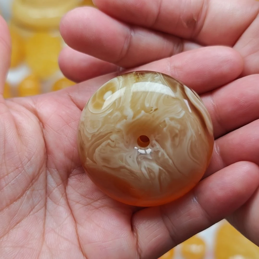 未镶嵌吊坠(赠链)蜜蜡