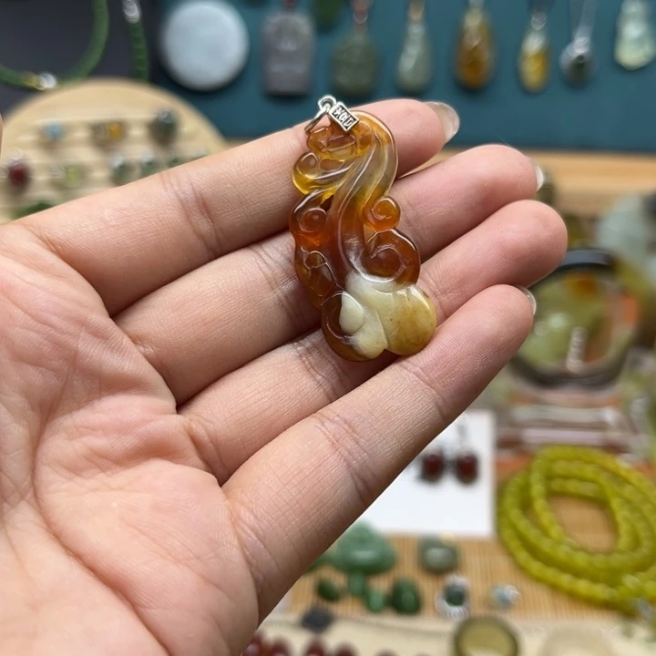 蛇纹石玉未镶嵌颈饰