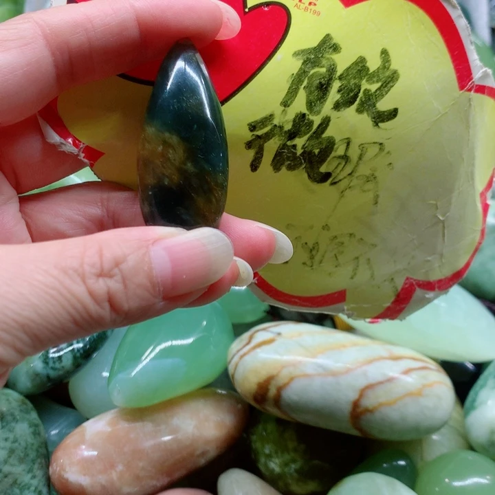 蛇纹石玉未镶嵌手把件