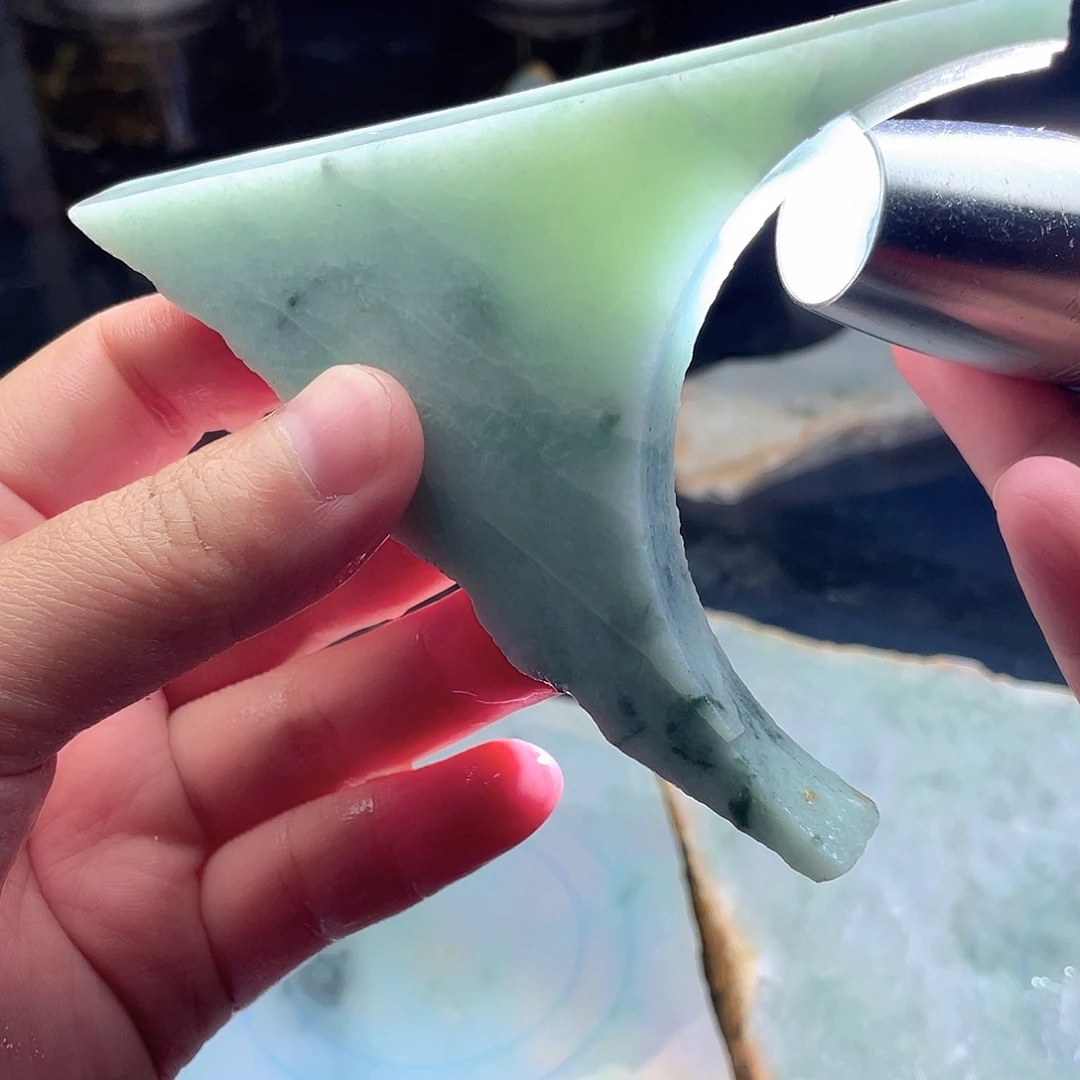 翡翠未镶嵌颈饰毛料1