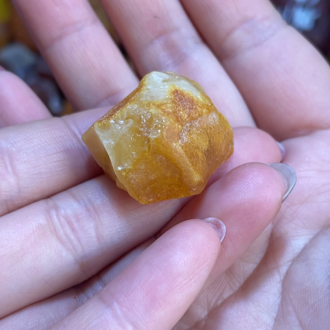 定制琥珀未镶嵌无**人原石