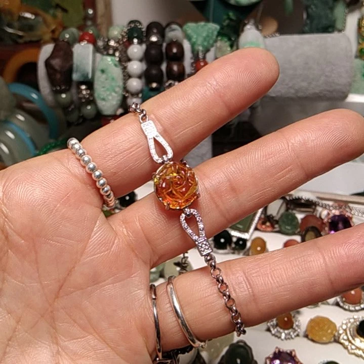 翡翠吊坠(赠链)未镶嵌