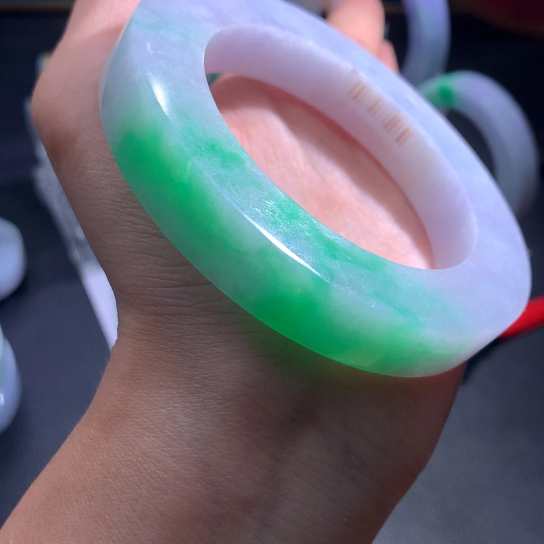 未镶嵌翡翠手镯定制翡翠