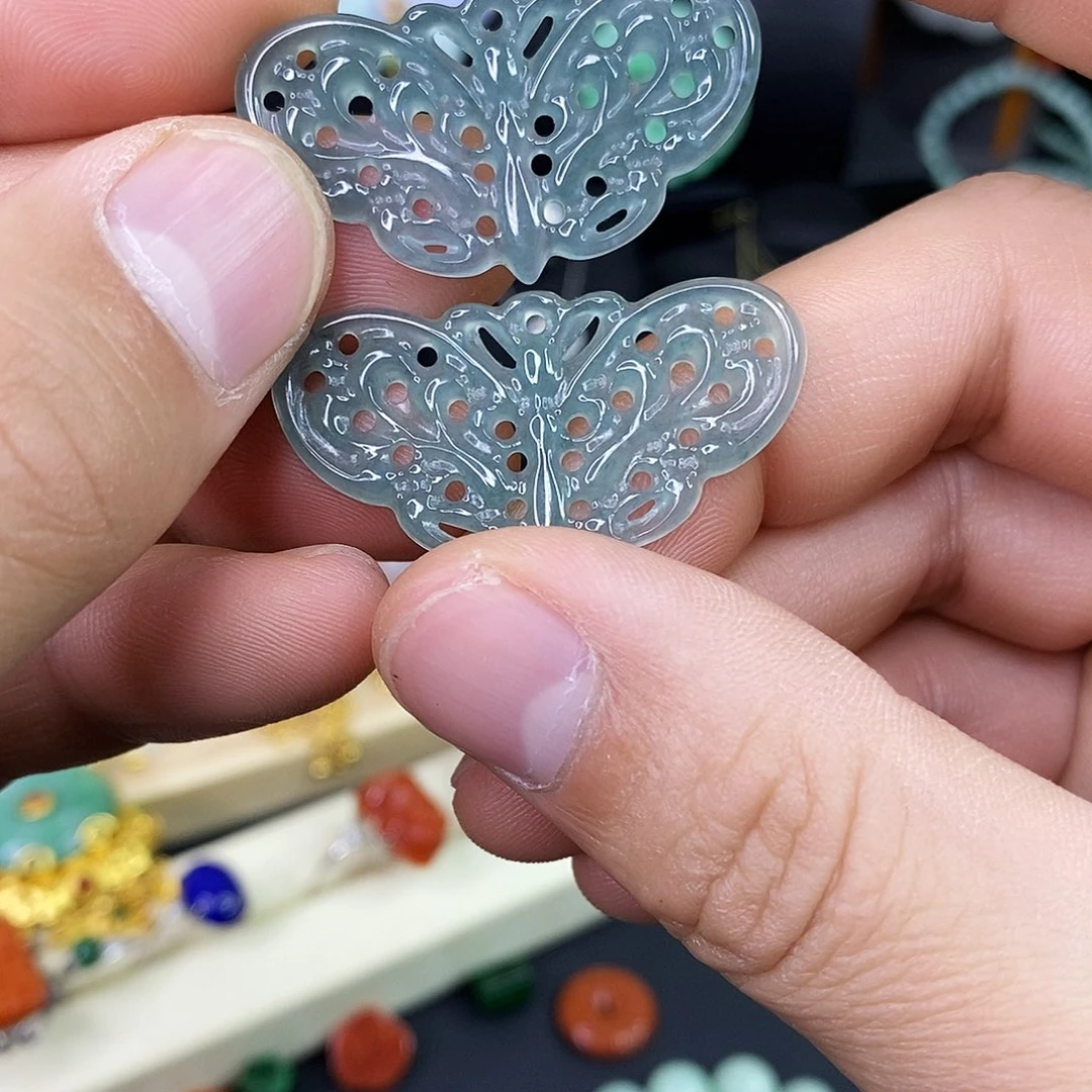 颈饰未镶嵌翡翠耳饰