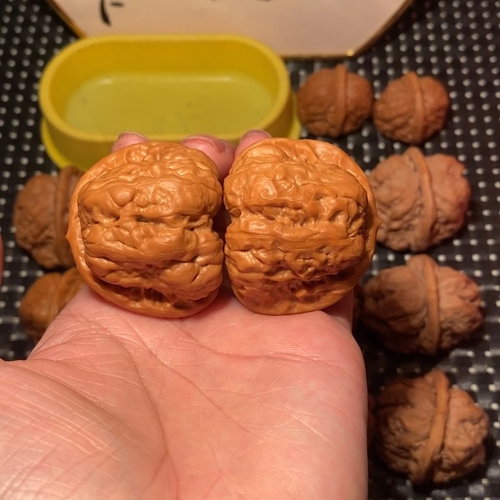 *****把件文玩核桃四开八腿蛙王