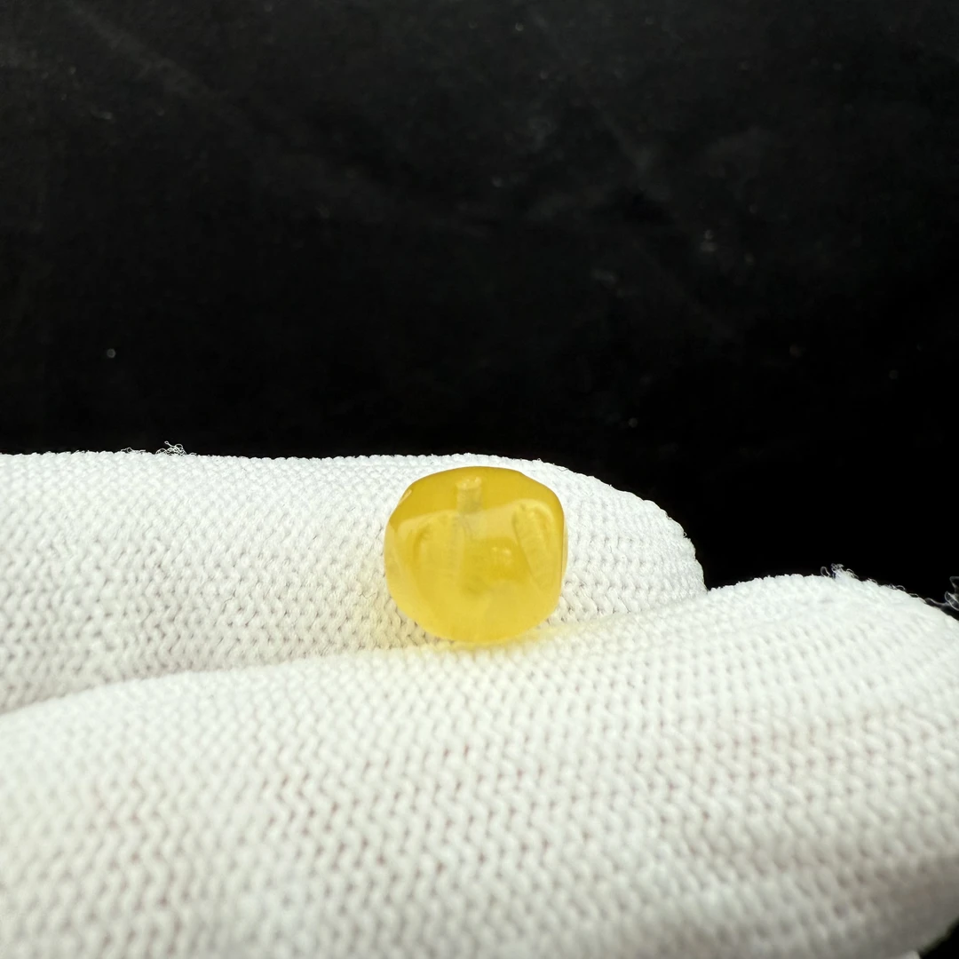 B5052天然原矿蜜蜡瑕疵特价雕刻珠9.5*8mm支持复检