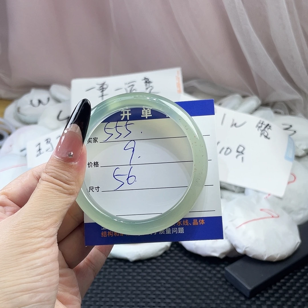 玛瑙/玉髓未镶嵌手镯555