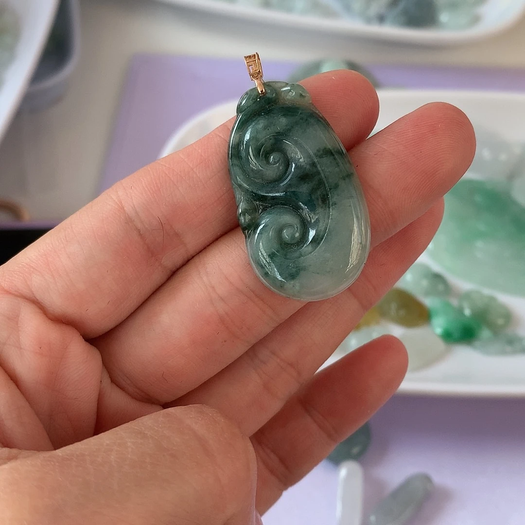 翡翠颈饰18K金镶嵌如意