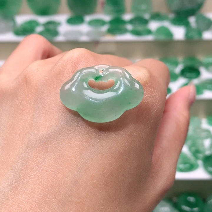 颈饰未镶嵌石英质玉