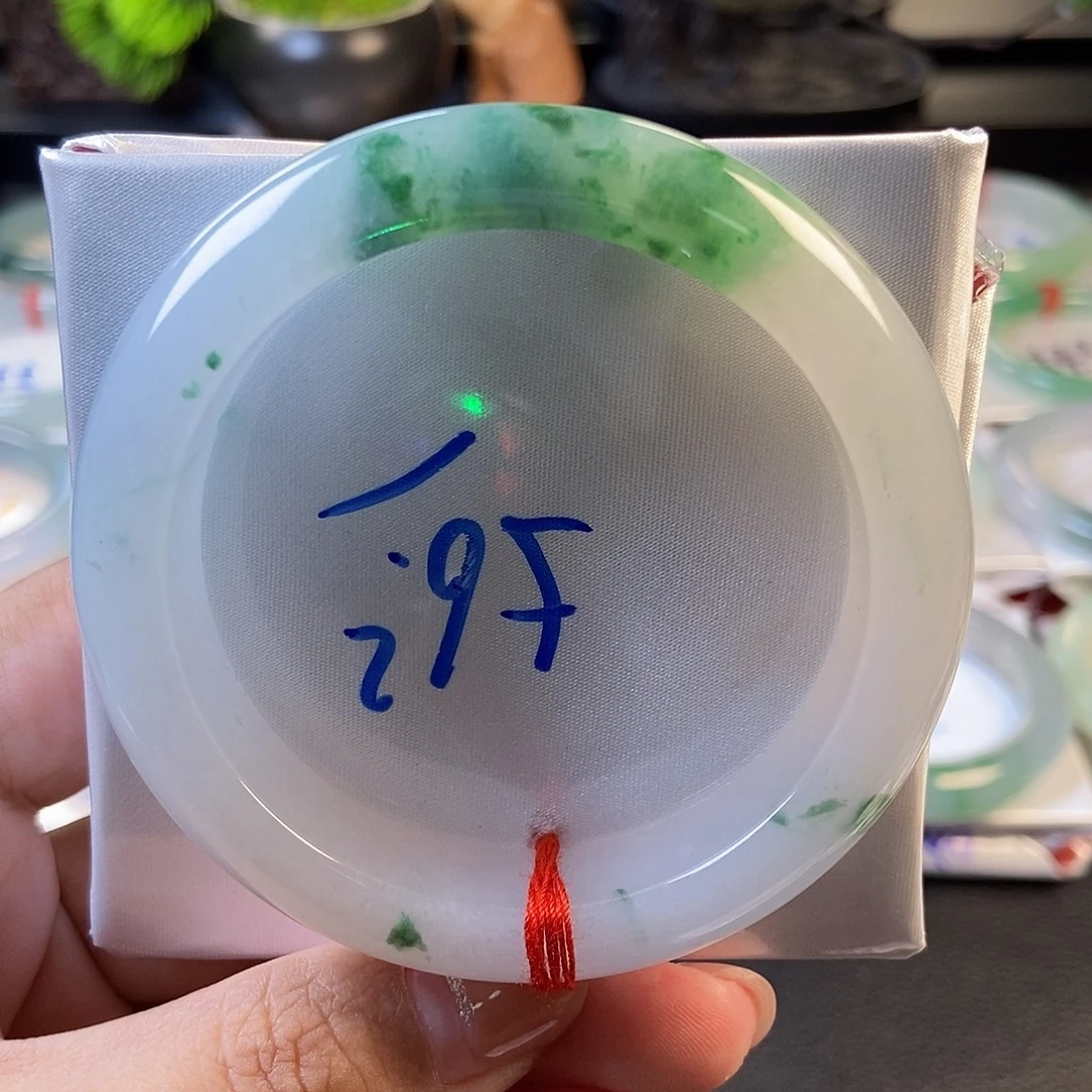 翡翠未镶嵌手镯8白冰胶飘绿花