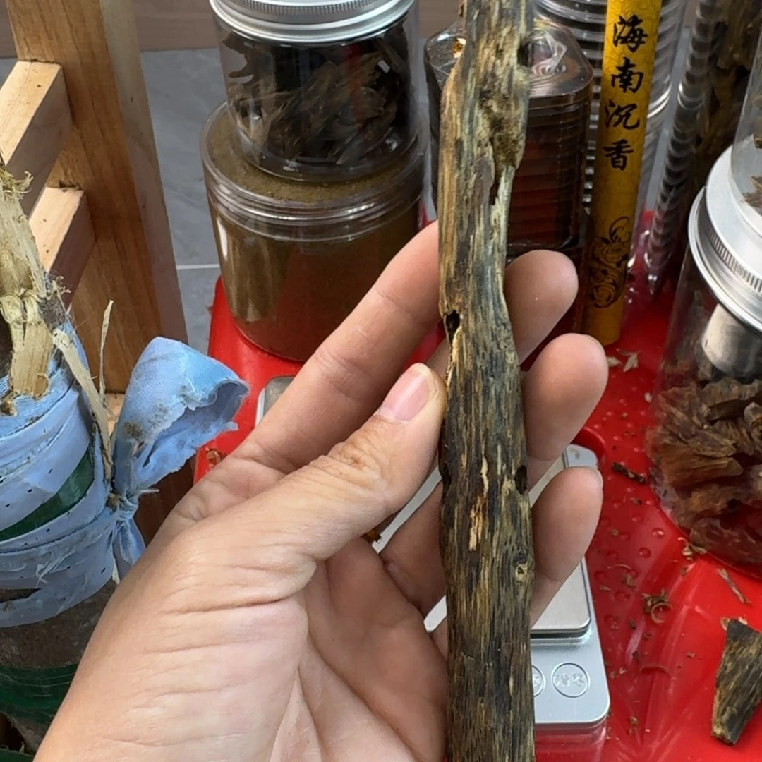 香料绿奇楠虫漏白棋20克