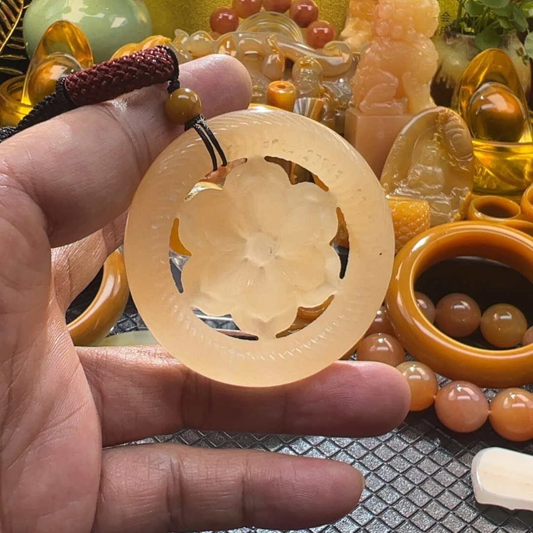 石英质玉未镶嵌颈饰